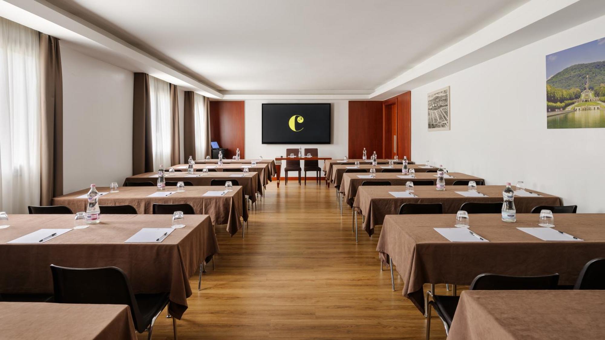 Hotel Dei Cavalieri Caserta - La Reggia Exterior foto